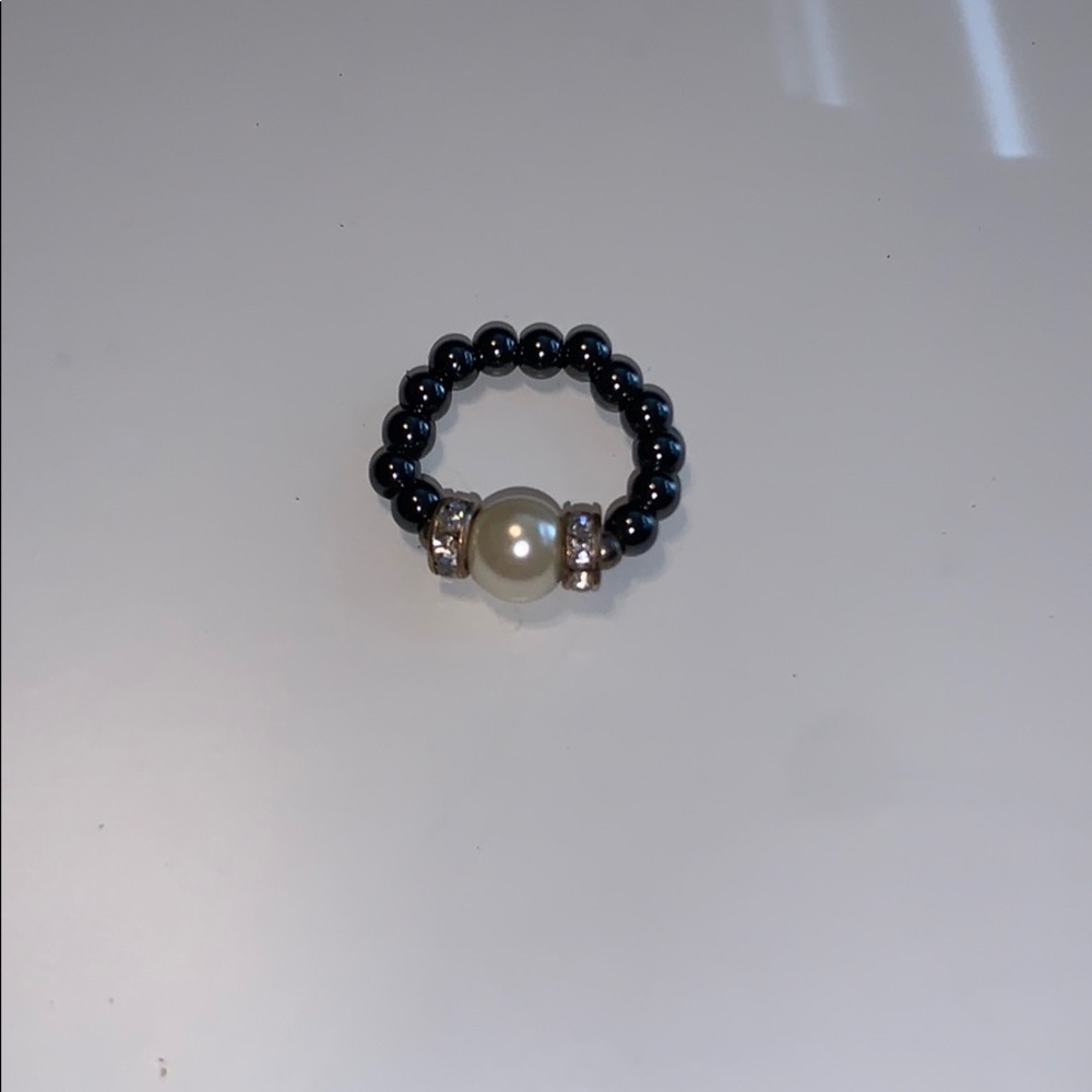 Stretchy Pearl Ring